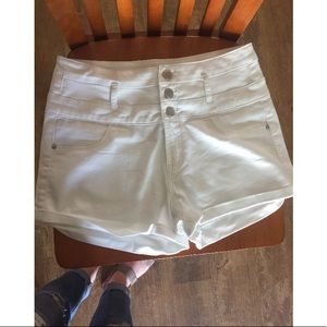 white highwaisted shorts